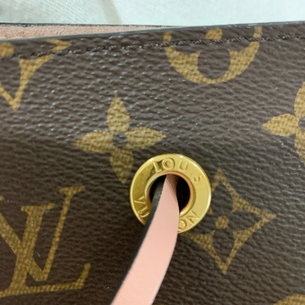 Louis Vuitton NeoNoe in Rose